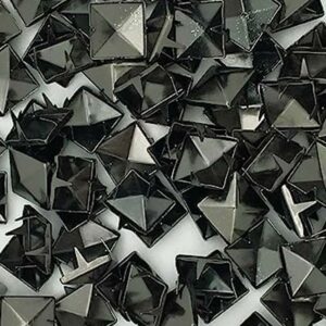 100 Black Big pyramid studs